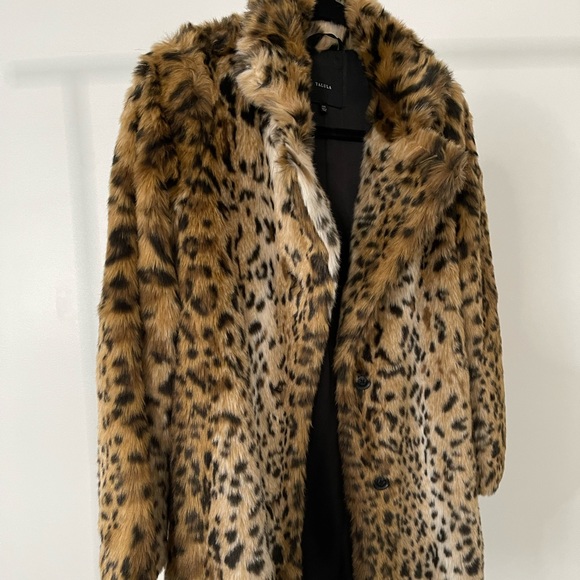 Talula/Aritzia faux fur coat - Picture 4 of 7